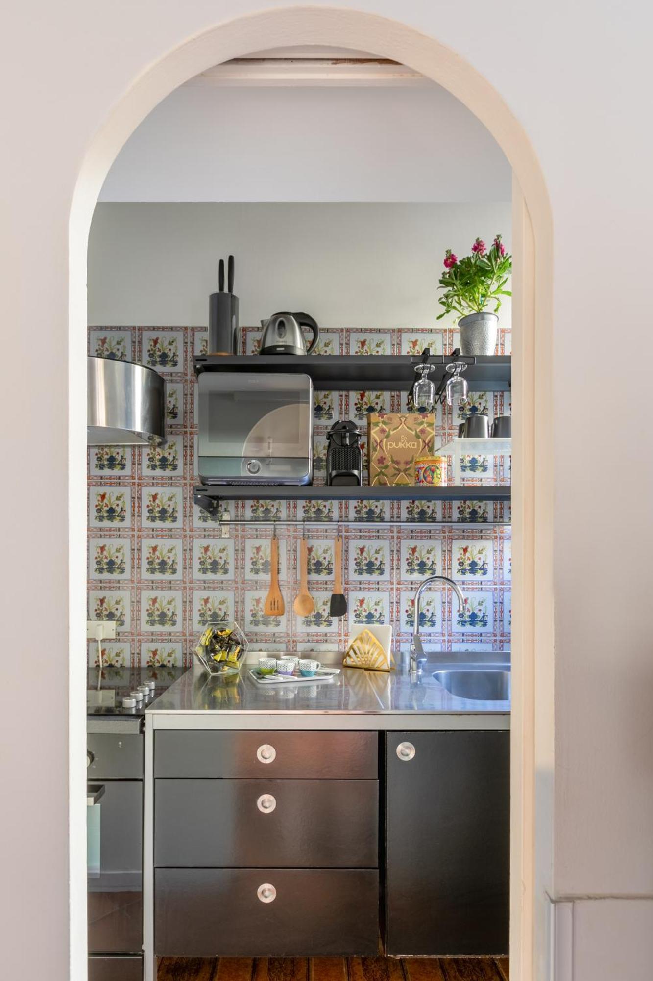 Quiet Trevi Fountain Apartment With Patio And Backyard ローマ エクステリア 写真